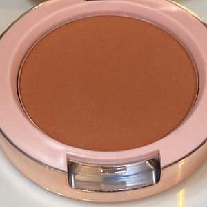 MAC Cosmetics Makeup - Rihanna RiRi MAC Makeup MAC Cosmetics Makeup - Rihanna RiRi MAC Makeup